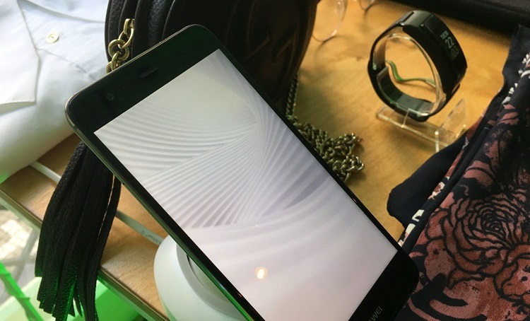 Huawei Nova w zestawie z Huawei Talkband B3