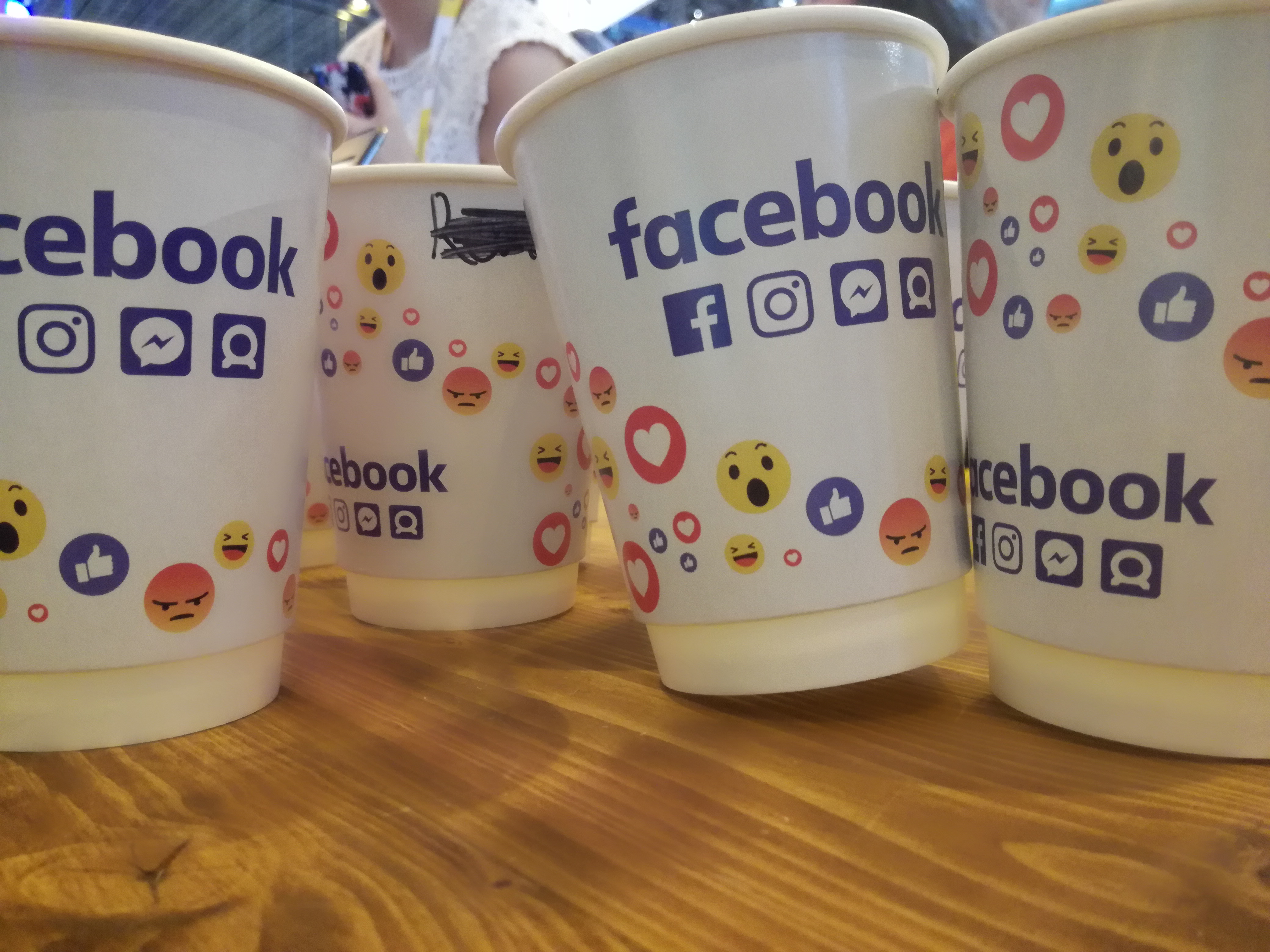 Kawa zamawiana przez messengera Użycie chatbota w messengerze do zamawiania kawy