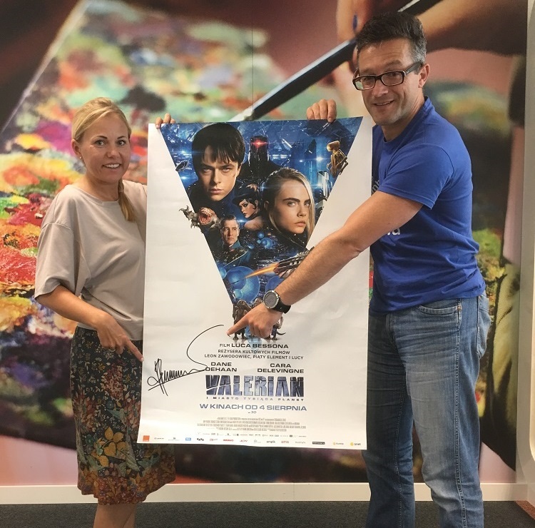 „Valerian i Miasto Tysiąca Planet” - plakat z filmu z podpisem reżysera - Luc Besson