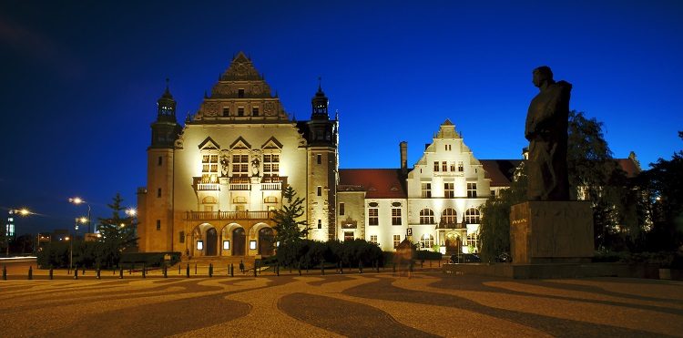 Światłow&oacute;d dociera do stolicy Wielkopolski