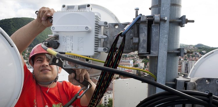 Większy zasięg i możliwości sieci 4G/LTE dla klientów Orange