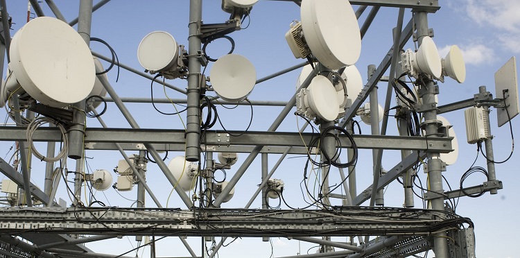 Grafika ilustracyjna stacje bazowe Orange Polska sieć mobilna