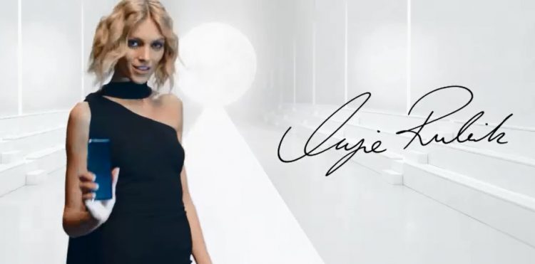 Anja Rubik w nowym spocie Orange i Samsung