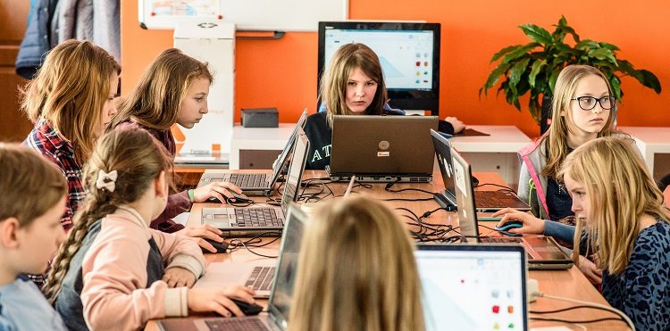 Fundacja Orange wyróżni Nauczyciela Jutr@, który rozwija swoje kompetencje z myślą o przyszłości