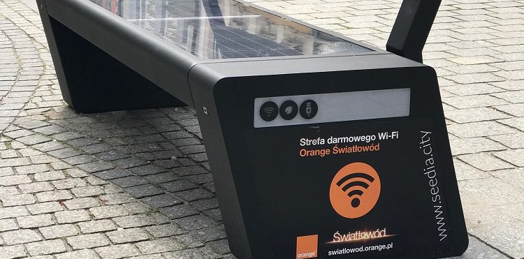 Miejskie ławki w Zielonej G&oacute;rze z darmowym WiFi od Orange