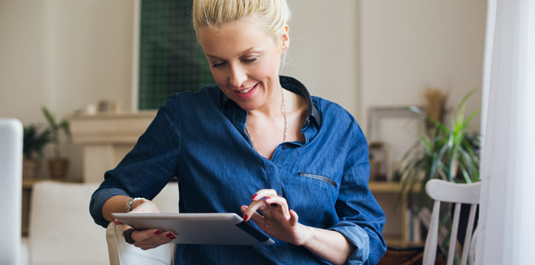 Kobieta z tabletem