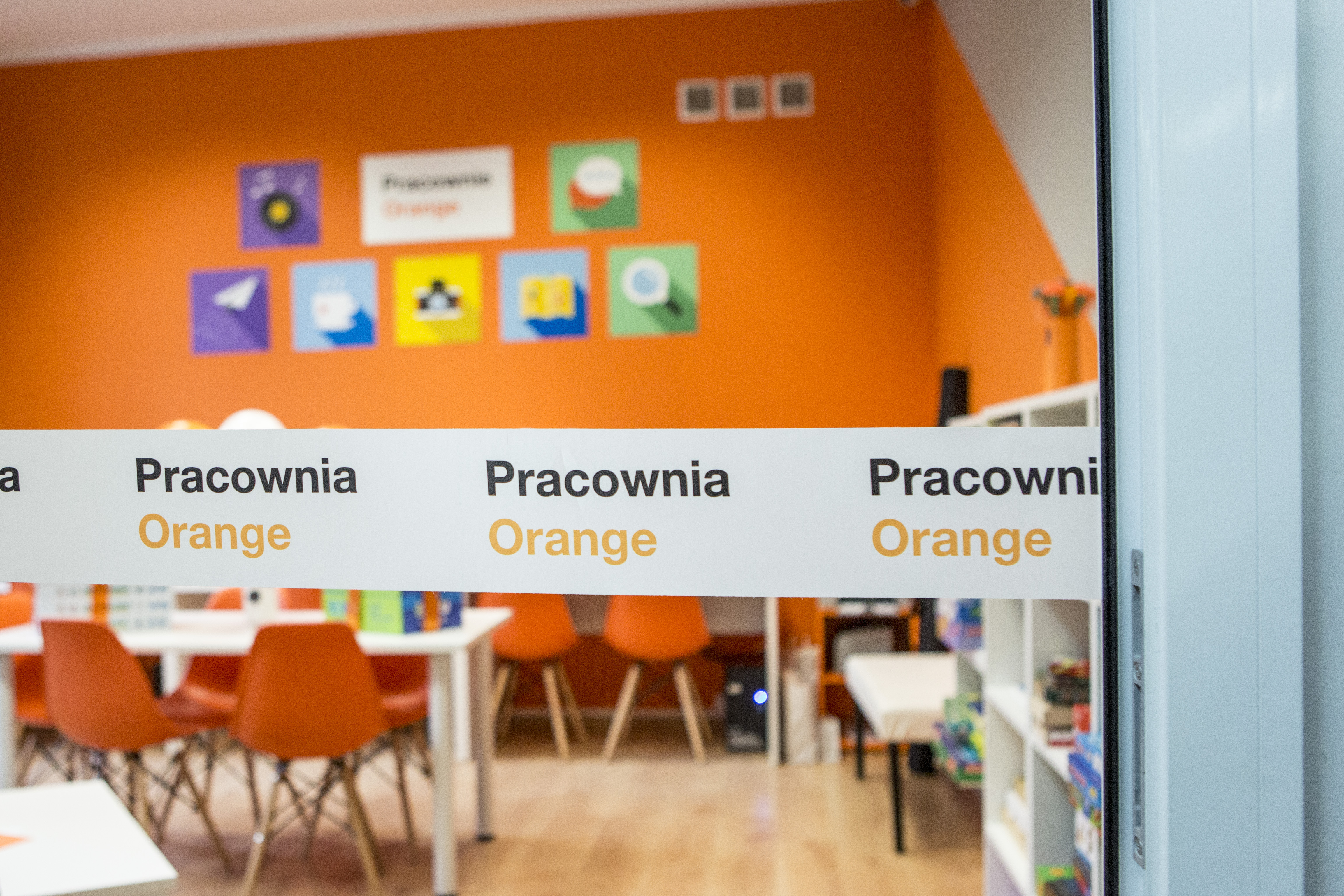 otwarcie-pracowni-orange-w-kozerkach-zdjecia-mediateka-2.jpg