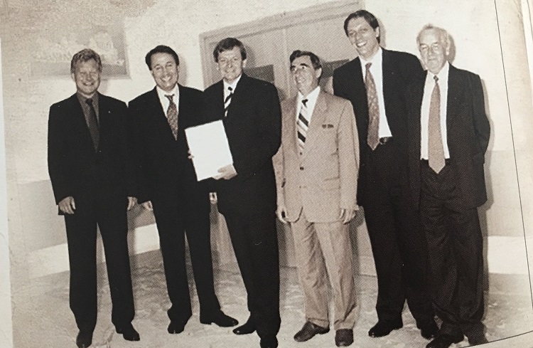 Zarząd PTK Centertel z koncesją na budowę sieci GSM 1800