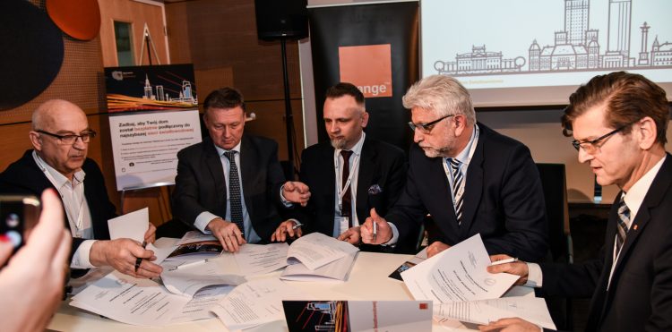 Szybki internet w mazowieckich gminach. Powstała Mazowiecka Unia Światłowodowa.