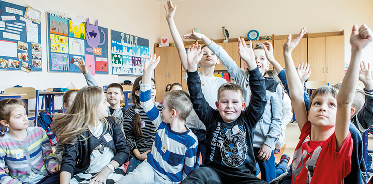 Dzieci i młodzież w sieci: tylko co 10 nastolatek twórczo korzysta z technologii