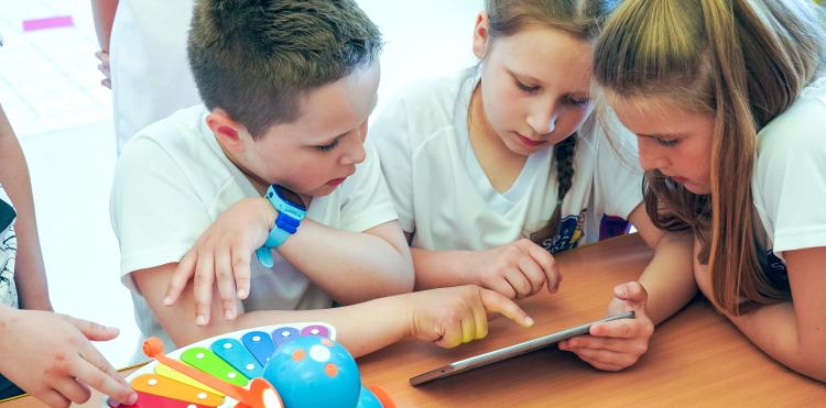 Zaprogramuj Przyszłość: 16 tysięcy uczniów z małych miejscowości nauczyło się podstaw programowania