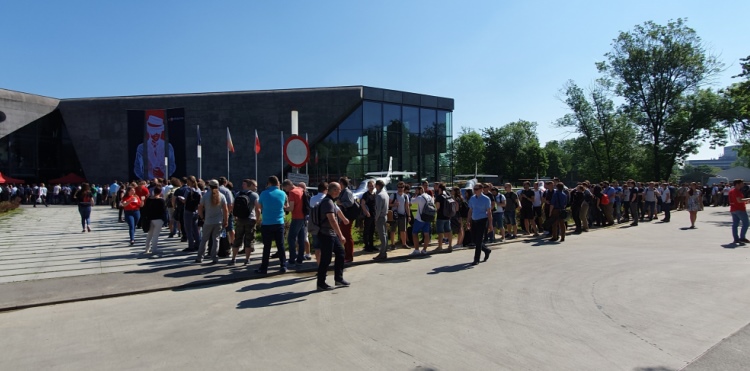 Confidence stał się pełnoletni