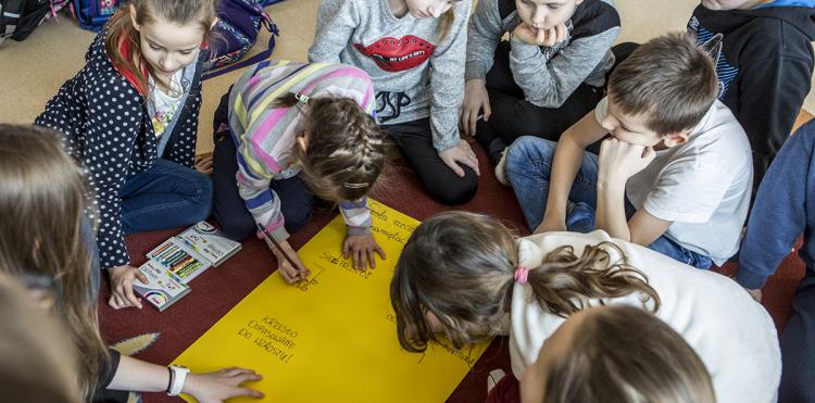 Jak przygotować uczniów do cyfrowej zmiany? Ruszają zajęcia Fundacji Orange