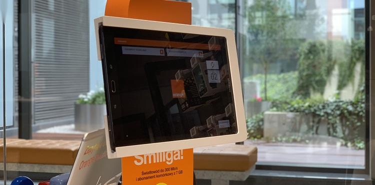 Ponad 400 tys. klientów Orange podpisało dokumenty na tablecie. Teraz będzie można to zrobić w każdym salonie operatora