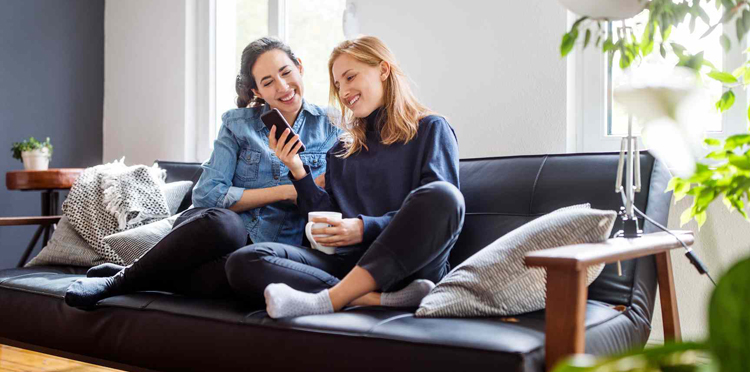 Darmowy pakiet 10 GB, narzędzia do pracy zdalnej dla biznesu i odkodowane do końca marca kanały telewizyjne dla klientów Orange