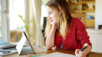 „Zdalne nauczanie a adaptacja do warunków społecznych w czasie epidemii koronawirusa”.