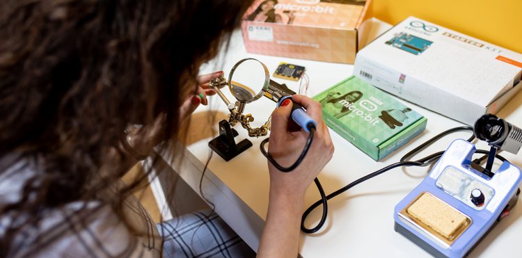 Fundacja Orange wspiera społeczne projekty w FabLabach – ruszają kolejne warsztaty