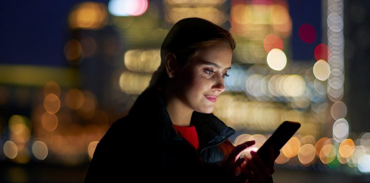 „Bez limitu + 15 GB” za 15 zł w nowych starterach Orange Free