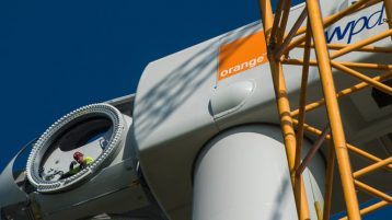 Jak odnawialne źródła energii pomagają być zielonym operatorem