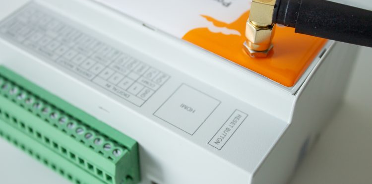 Mózg w pudełku kieruje inteligentną fotowoltaiką