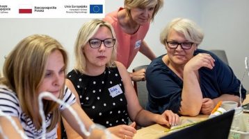 Jak prowadzić lekcje, które angażują uczniów? Trwa nabór na bezpłatne szkolenia dla nauczycieli w projekcie „Lekcja:Enter”