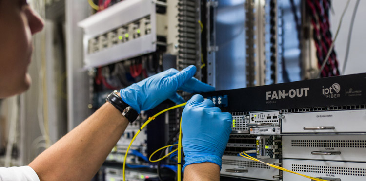 Orange przetestował siedmiordzeniowy światłowód uzyskując 11,2 Tb/s