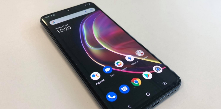 Test vivo V21 5G. Smartfon ze świetnym aparatem do selfie