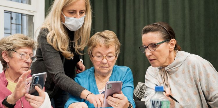 Warsztaty dla seniorów w salonach