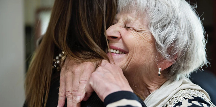 Prezent dla babci i dziadka – tańszy smartfon i… twój czas